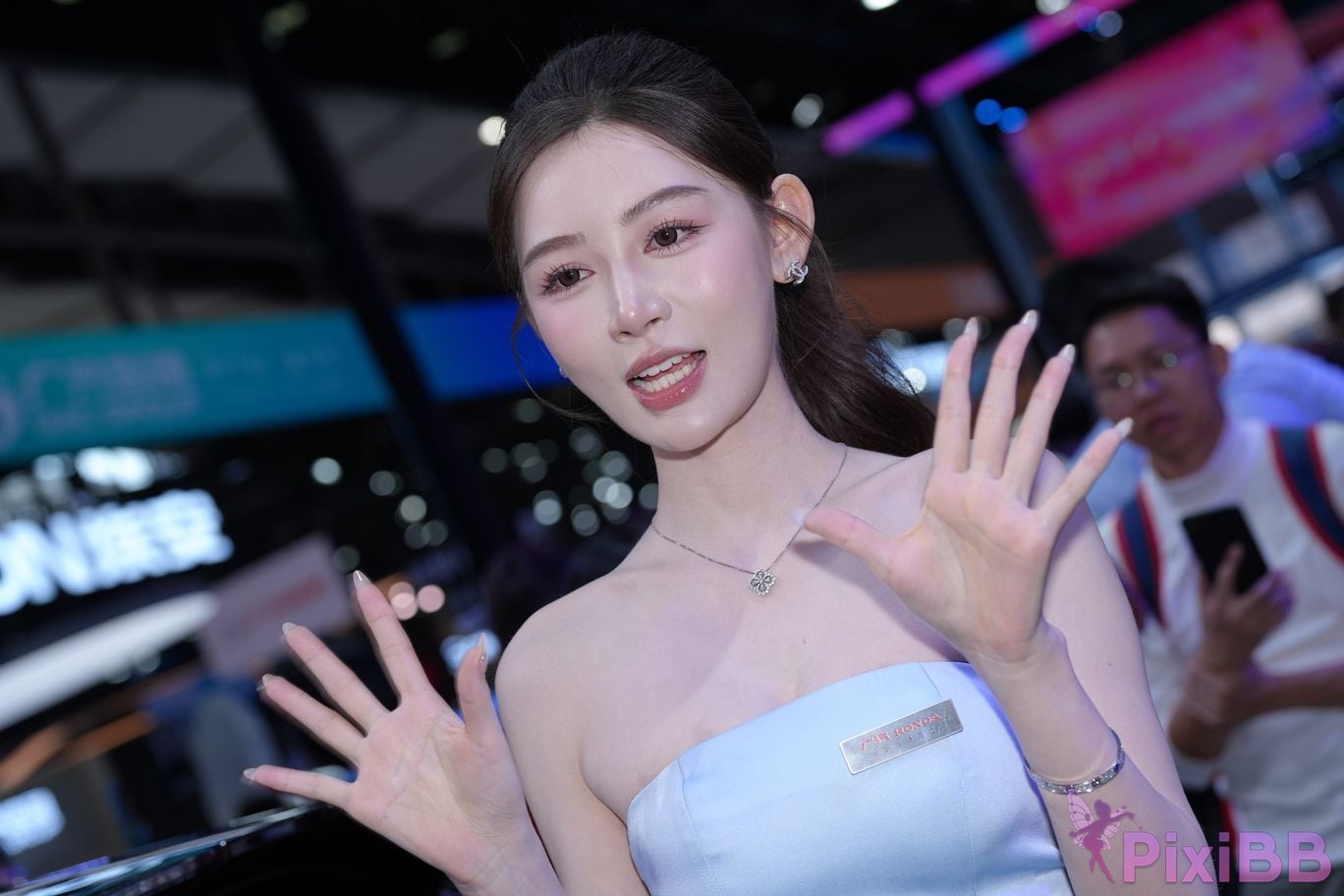 Featured Street Photography Works No.5372 Elegant white skirt PixiBB.COM 076