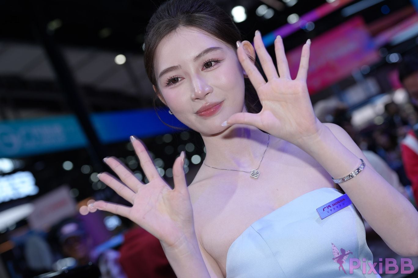 Featured Street Photography Works No.5372 Elegant white skirt PixiBB.COM 077