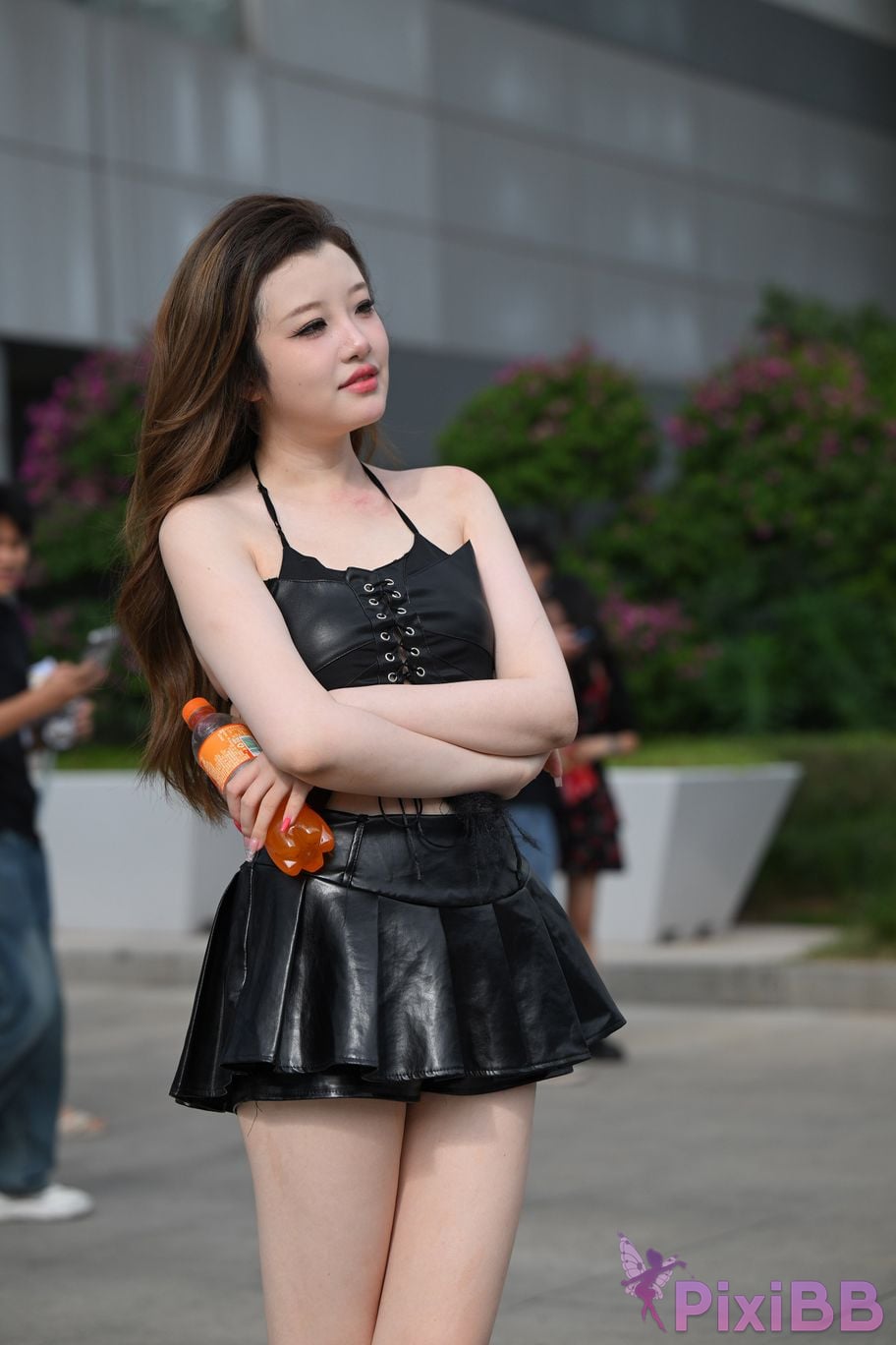 Featured Street Photography Works No.5373 Black mini leather skirt PixiBB.COM 028