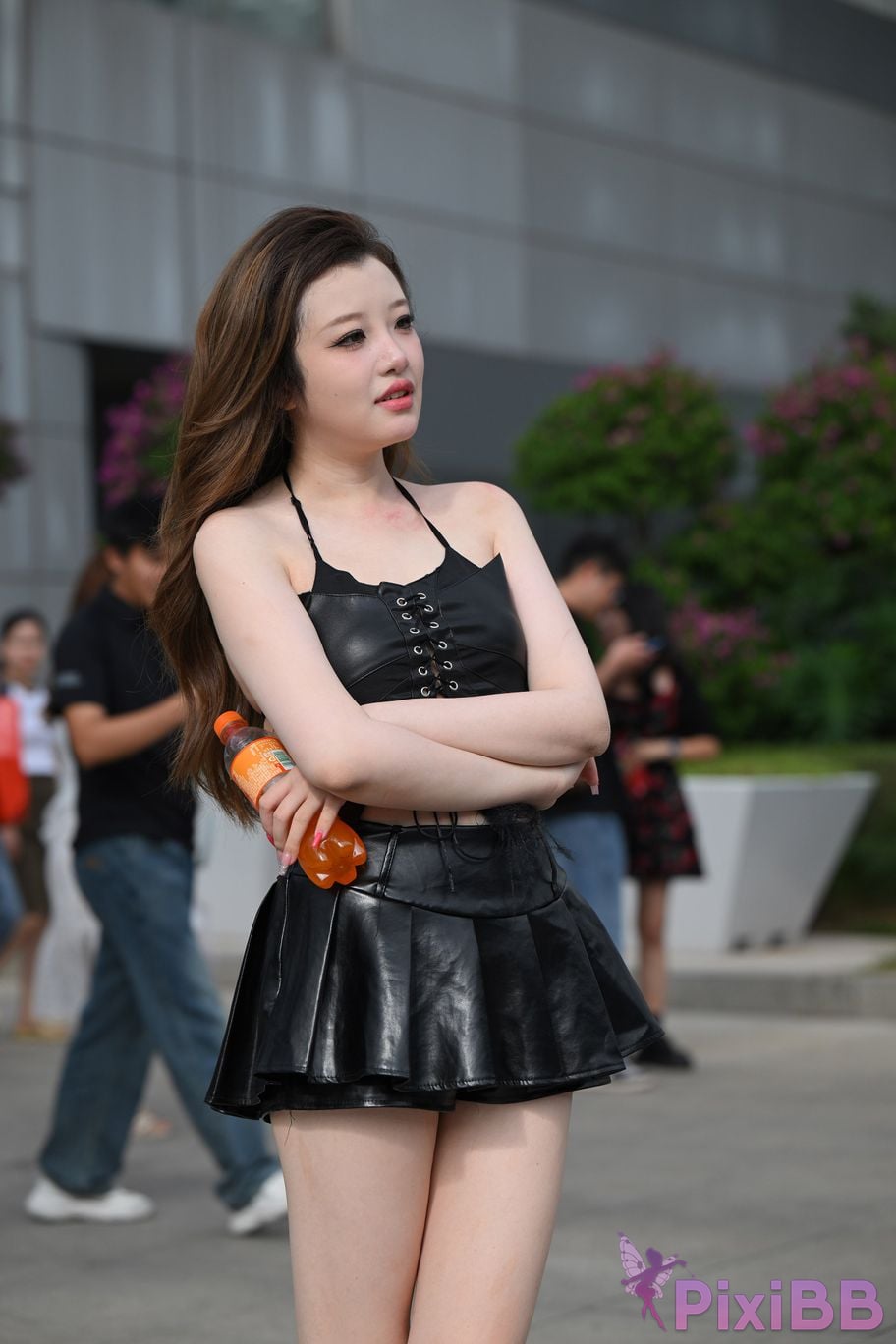 Featured Street Photography Works No.5373 Black mini leather skirt PixiBB.COM 029
