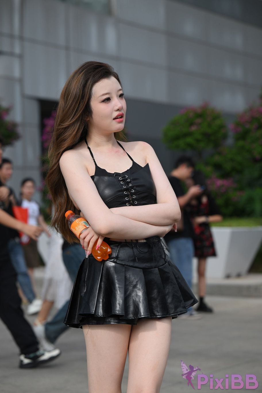 Featured Street Photography Works No.5373 Black mini leather skirt PixiBB.COM 030