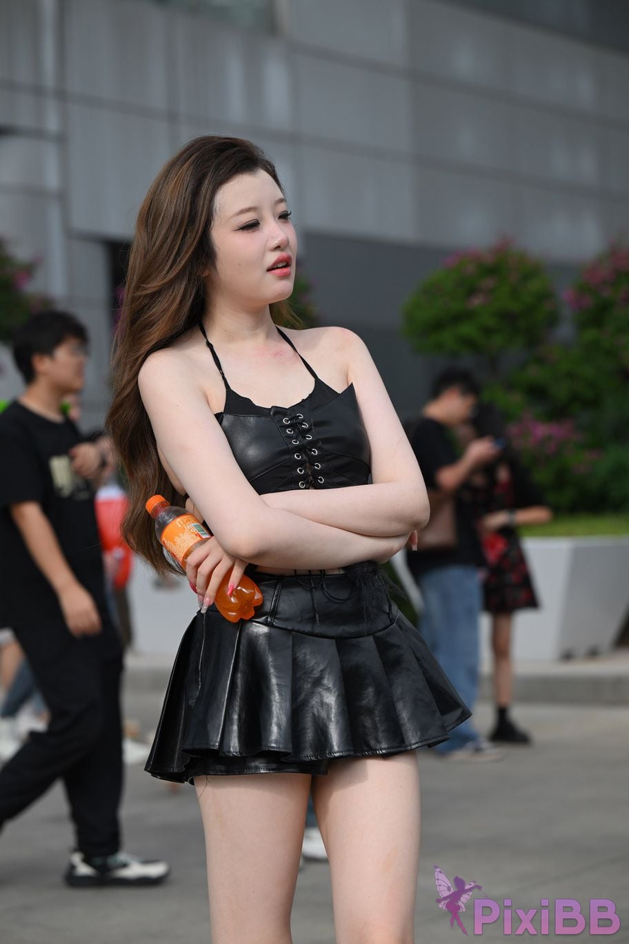 Featured Street Photography Works No.5373 Black mini leather skirt PixiBB.COM 031