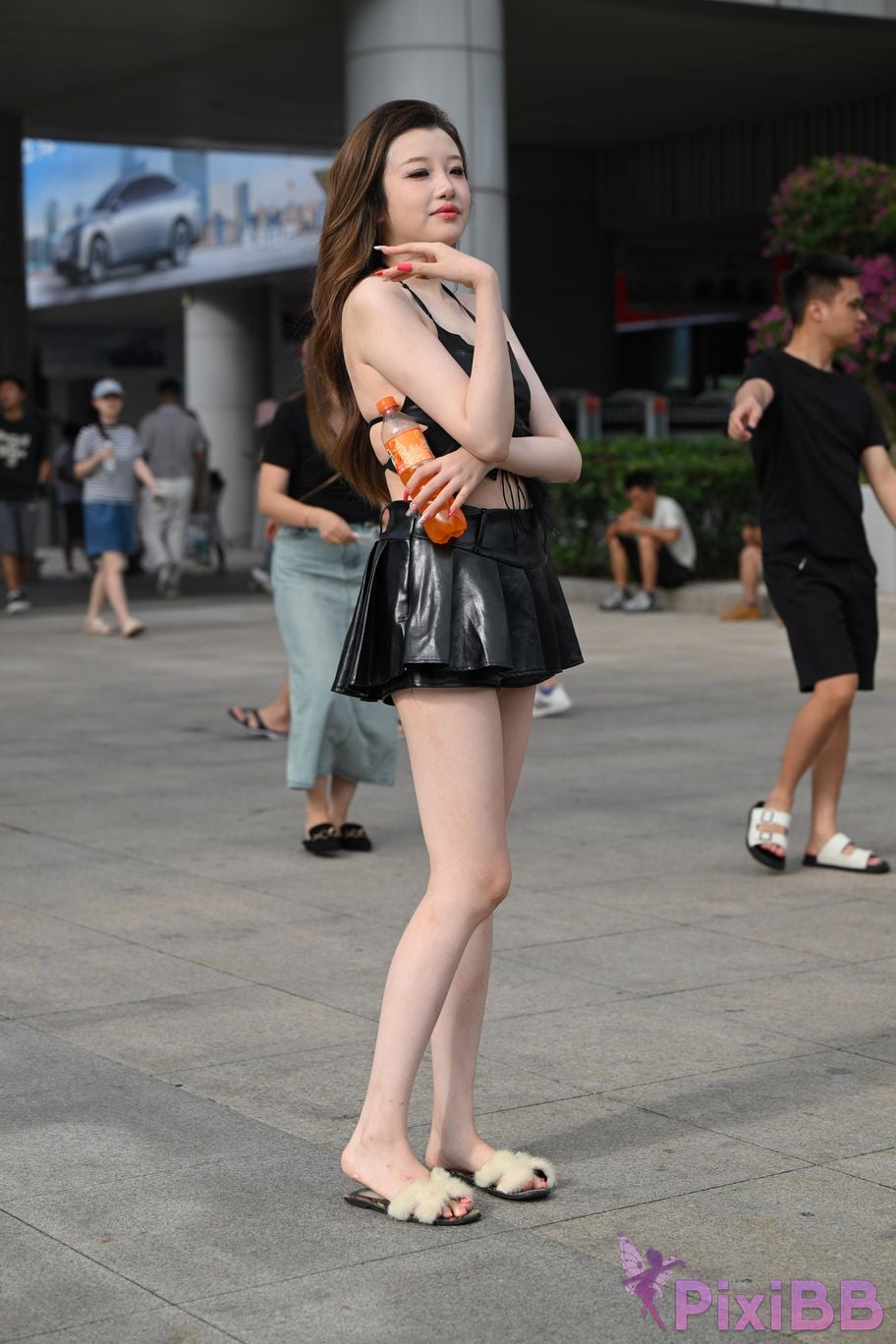 Featured Street Photography Works No.5373 Black mini leather skirt PixiBB.COM 032