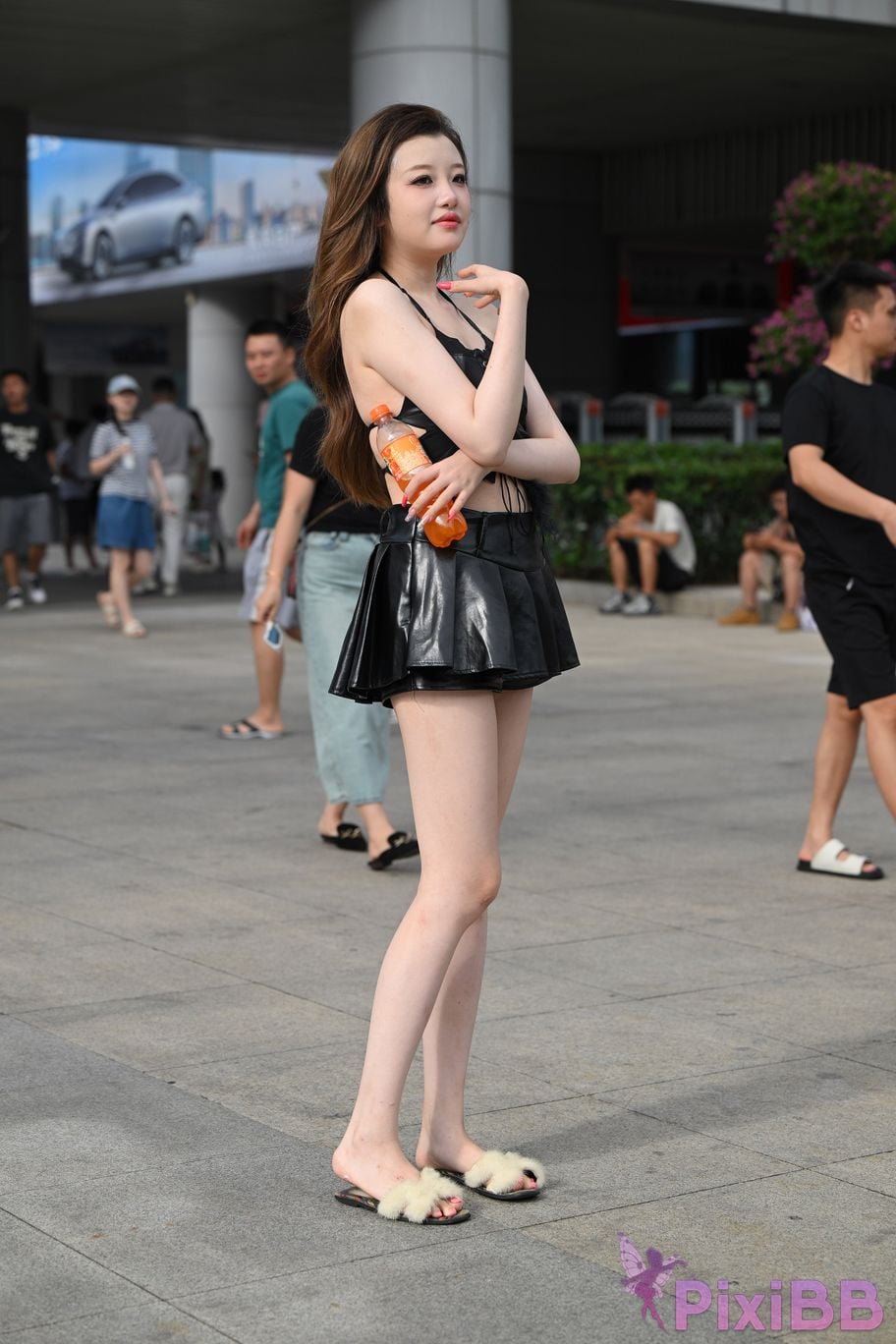 Featured Street Photography Works No.5373 Black mini leather skirt PixiBB.COM 033