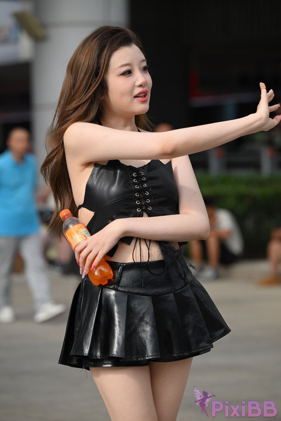 Featured Street Photography Works No.5373 Black mini leather skirt PixiBB.COM 048