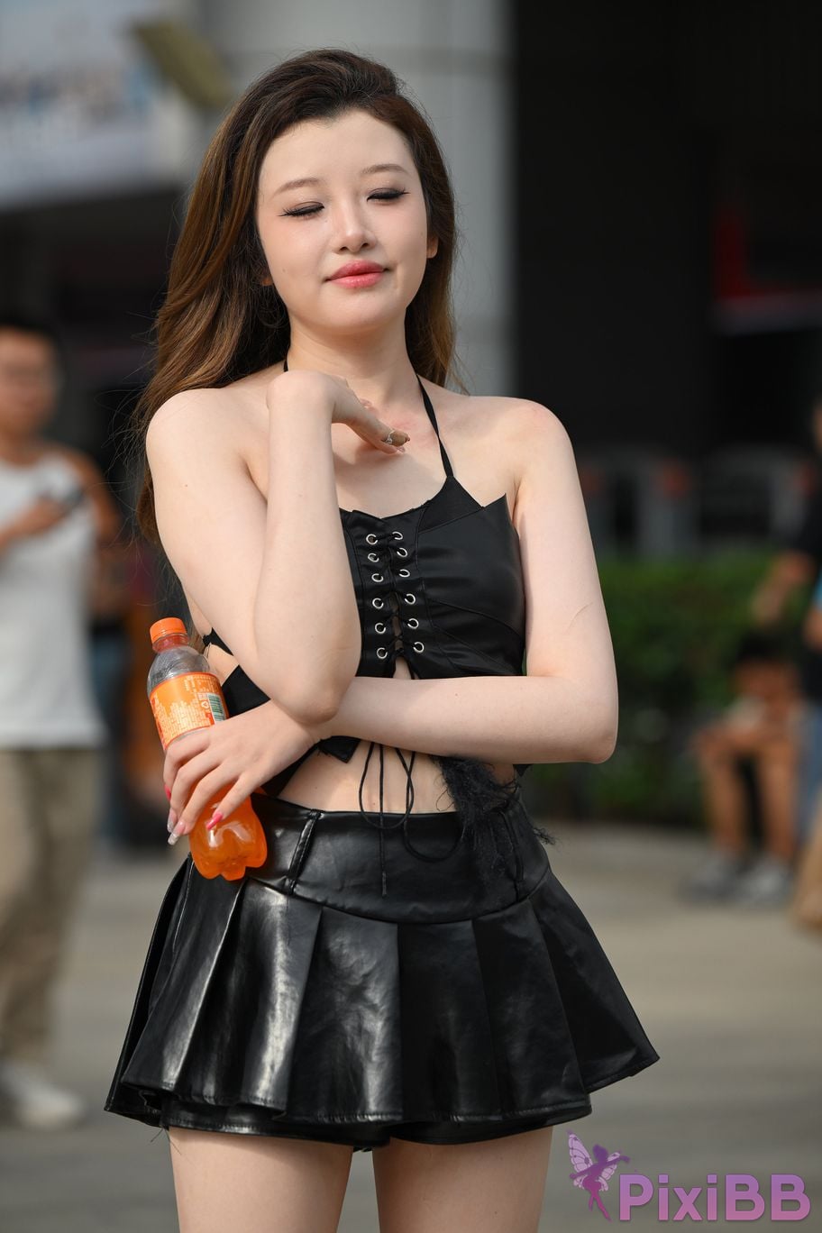 Featured Street Photography Works No.5373 Black mini leather skirt PixiBB.COM 050