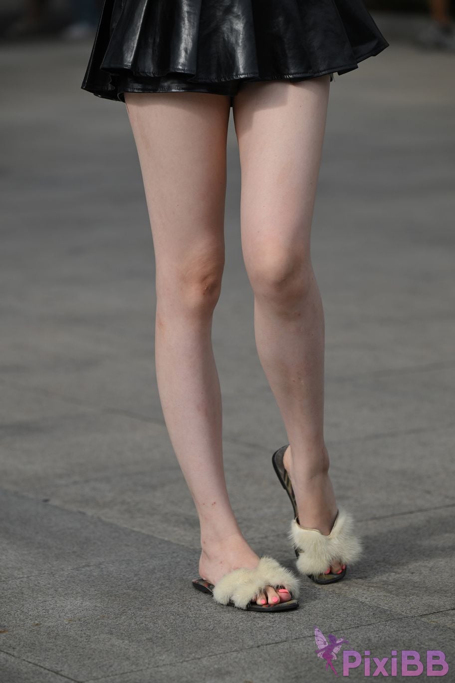 Featured Street Photography Works No.5373 Black mini leather skirt PixiBB.COM 054