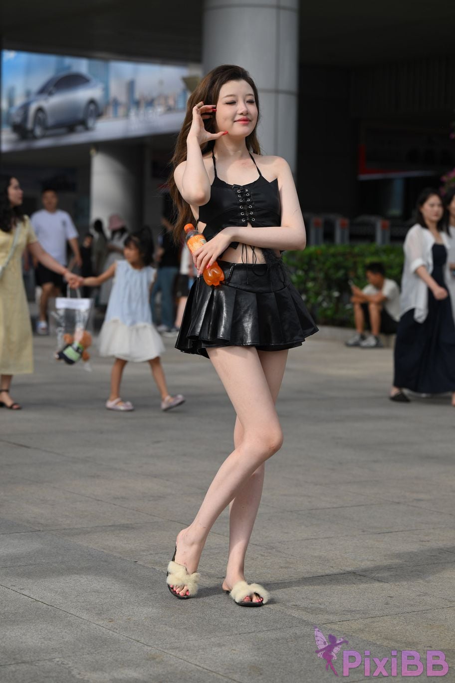 Featured Street Photography Works No.5373 Black mini leather skirt PixiBB.COM 071