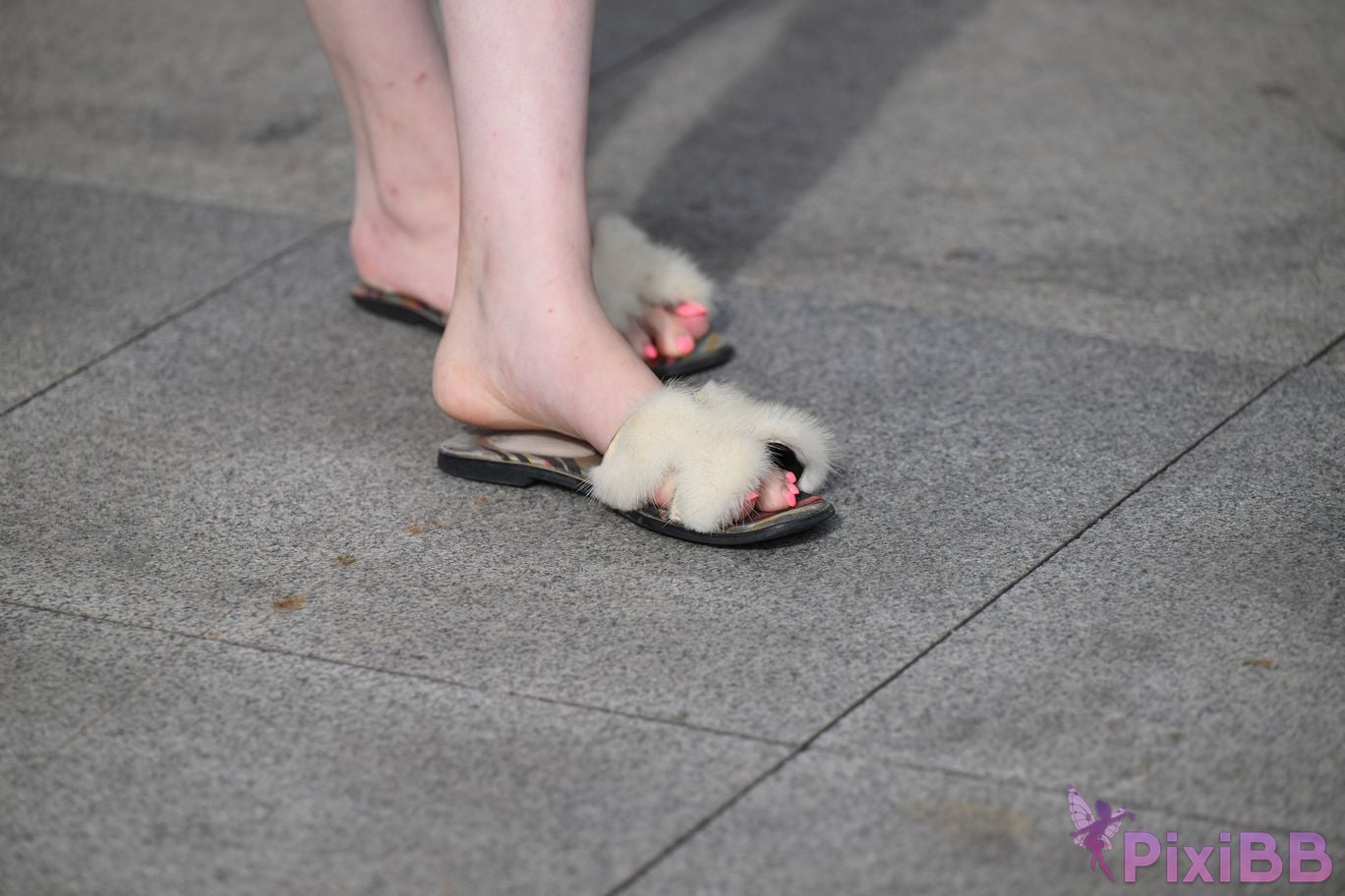 Featured Street Photography Works No.5373 Black mini leather skirt PixiBB.COM 080