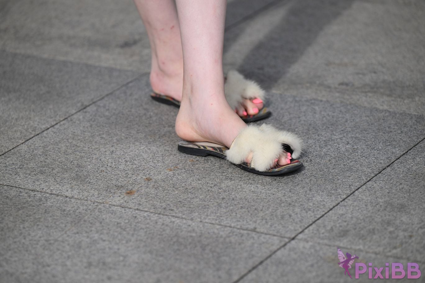 Featured Street Photography Works No.5373 Black mini leather skirt PixiBB.COM 081