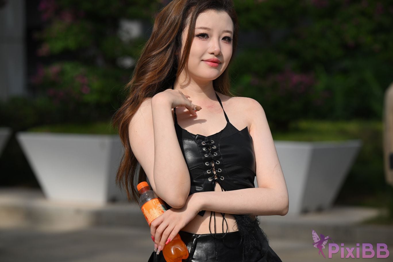 Featured Street Photography Works No.5373 Black mini leather skirt PixiBB.COM 091