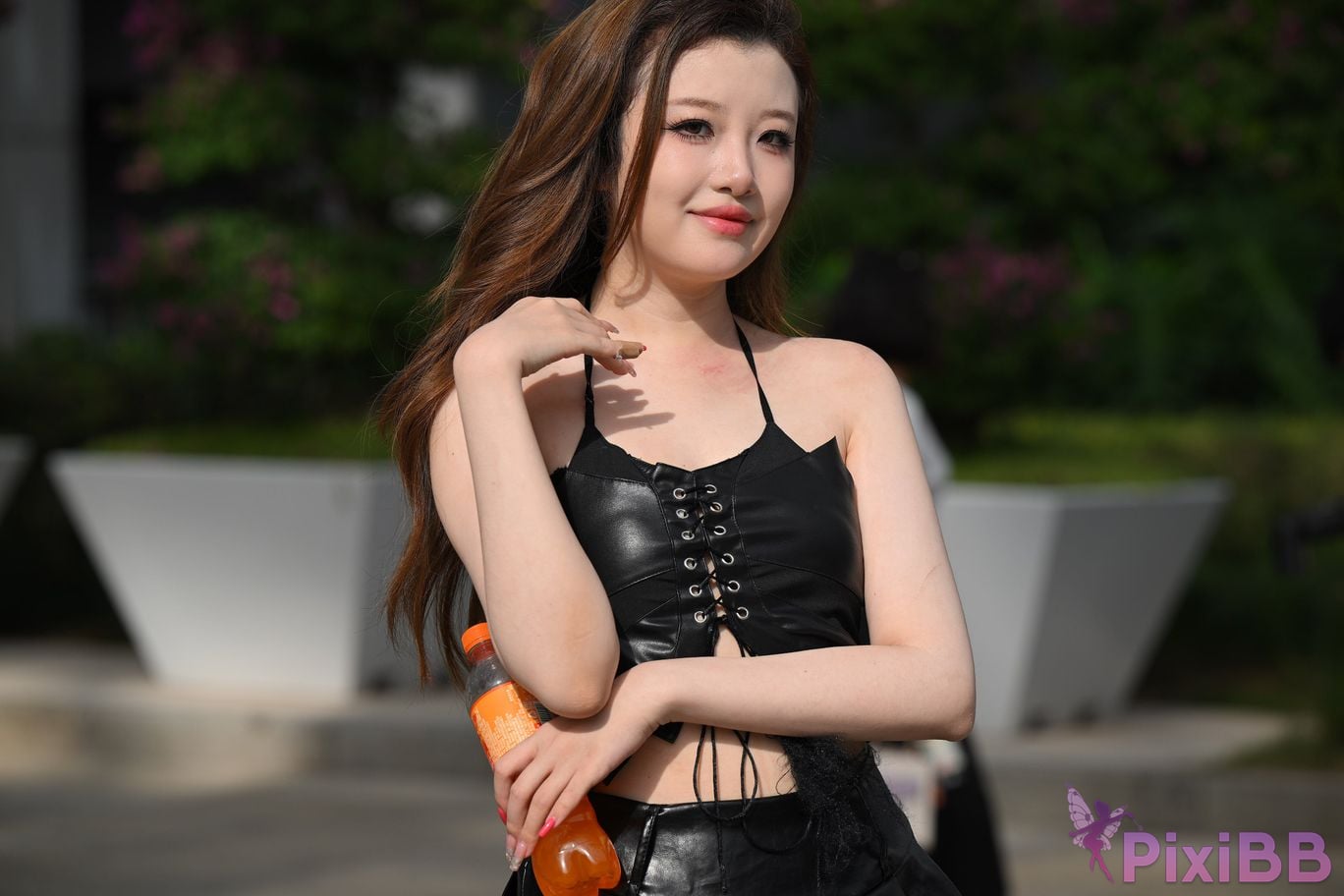 Featured Street Photography Works No.5373 Black mini leather skirt PixiBB.COM 092