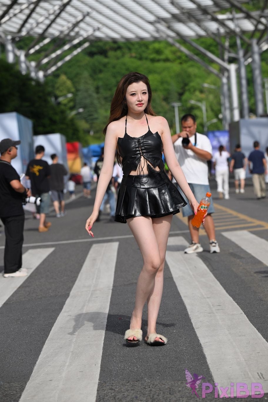 Featured Street Photography Works No.5373 Black mini leather skirt PixiBB.COM 113
