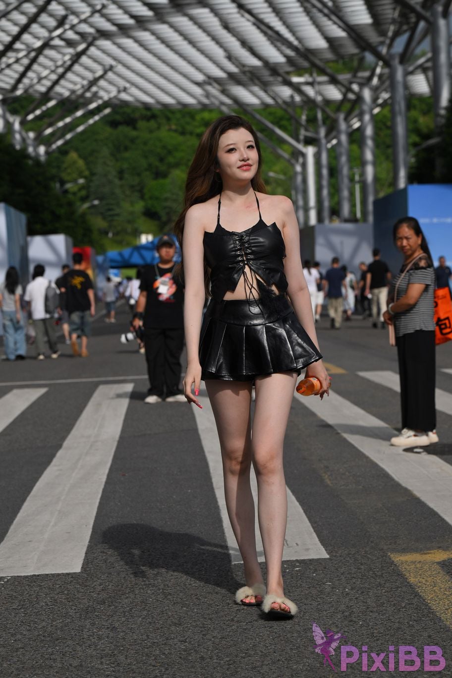 Featured Street Photography Works No.5373 Black mini leather skirt PixiBB.COM 117