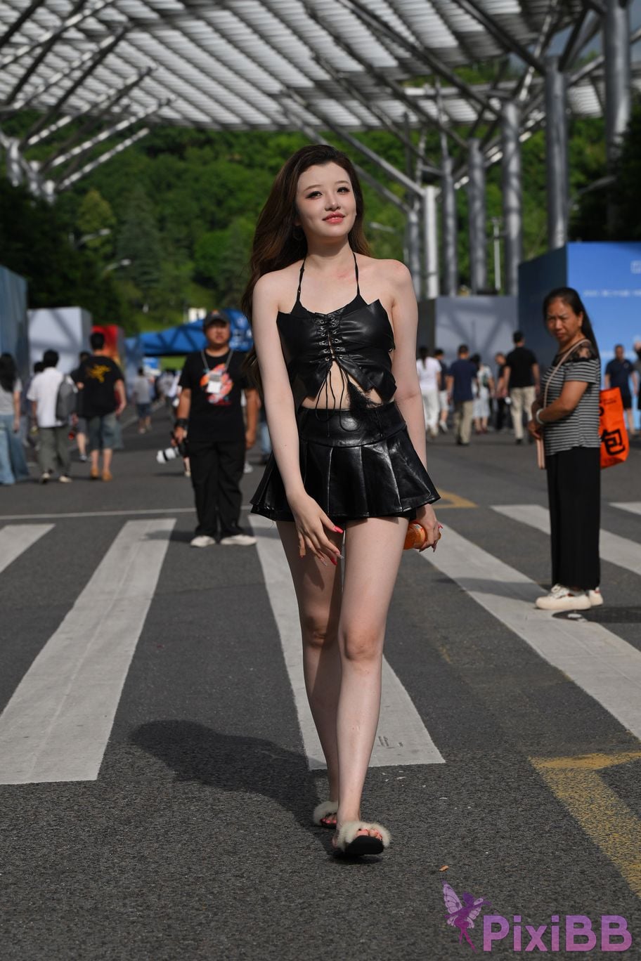 Featured Street Photography Works No.5373 Black mini leather skirt PixiBB.COM 118