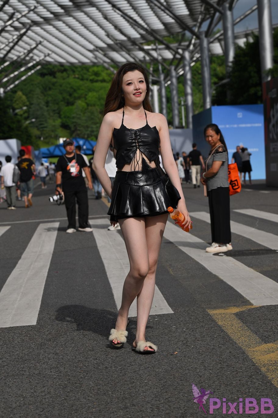 Featured Street Photography Works No.5373 Black mini leather skirt PixiBB.COM 120