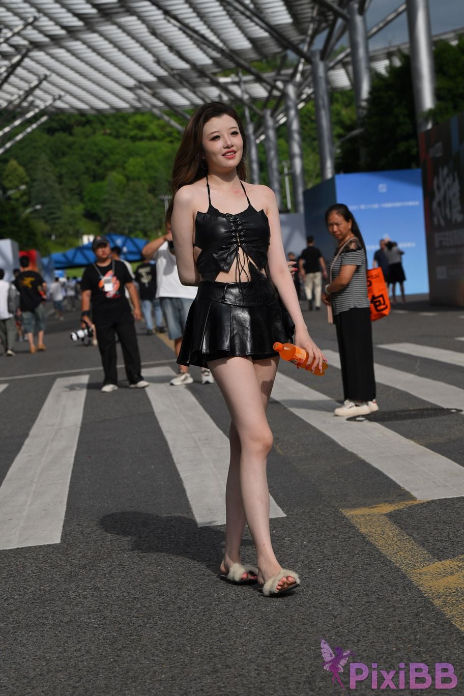 Featured Street Photography Works No.5373 Black mini leather skirt PixiBB.COM 121