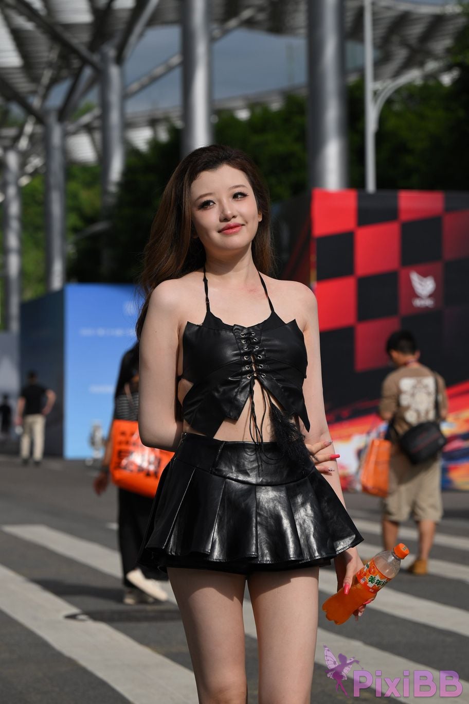 Featured Street Photography Works No.5373 Black mini leather skirt PixiBB.COM 130