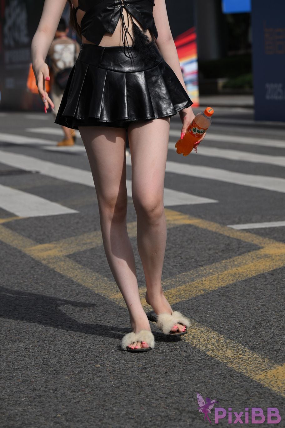 Featured Street Photography Works No.5373 Black mini leather skirt PixiBB.COM 131
