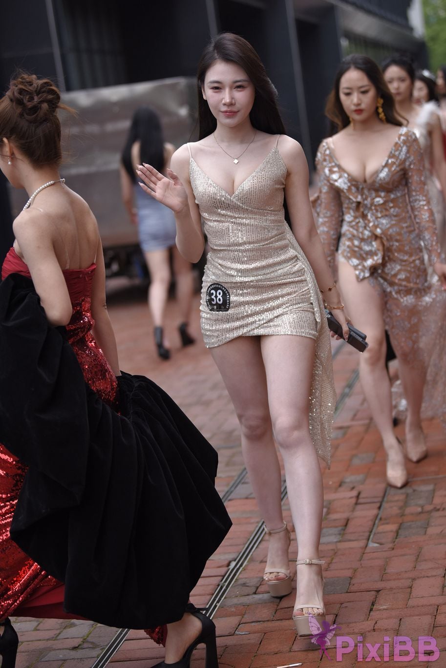 Featured Street Photography Works No.5374 Very smooth skin PixiBB.COM 150