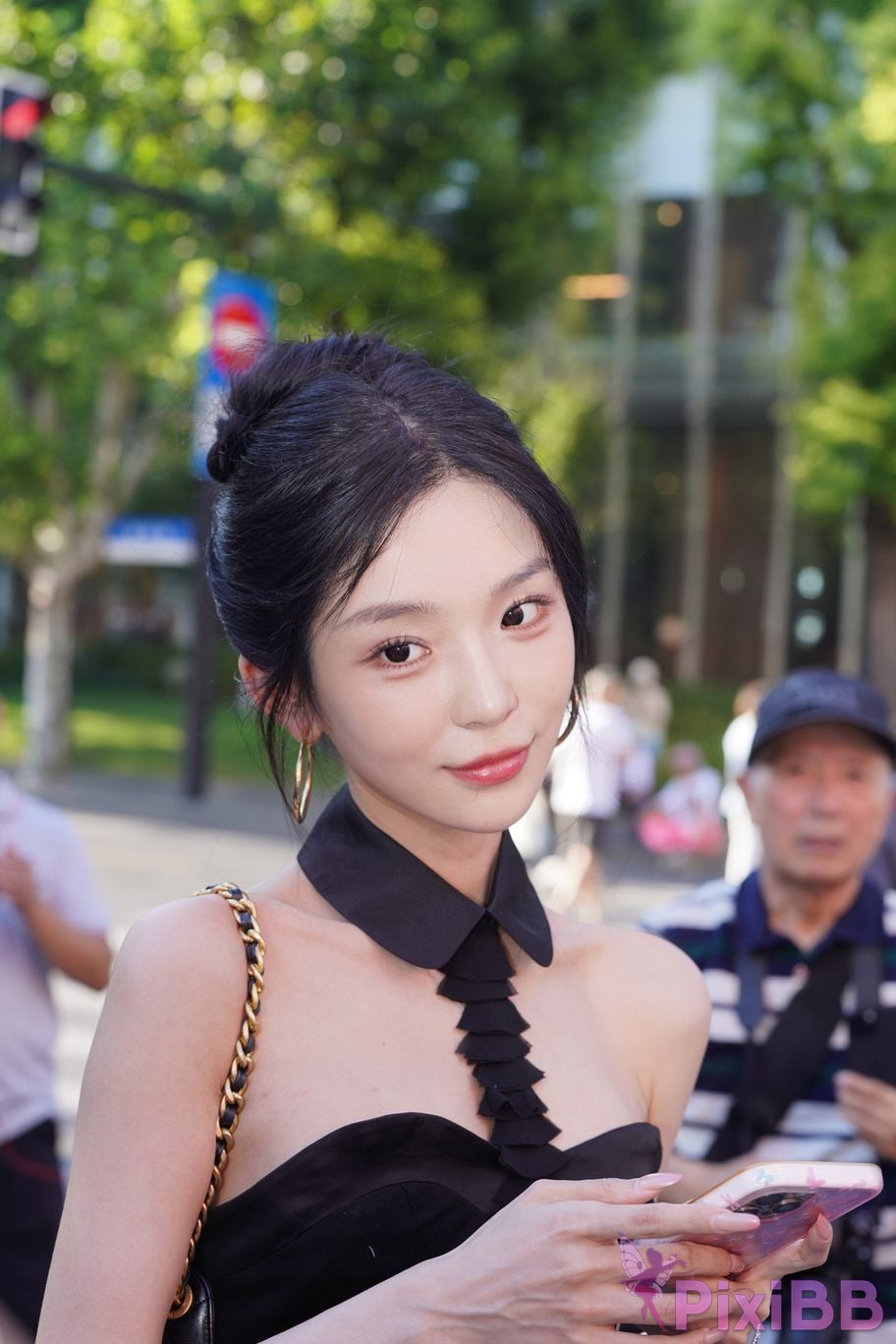 Featured Street Photography Works No.5379 Pretty girl in boots and shorts PixiBB.COM 006