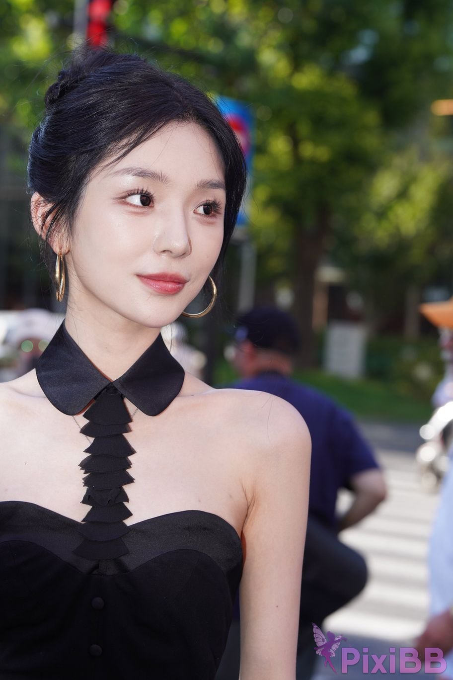 Featured Street Photography Works No.5379 Pretty girl in boots and shorts PixiBB.COM 007