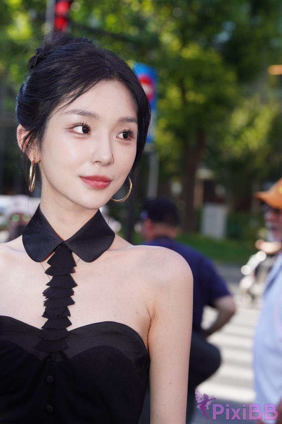 Featured Street Photography Works No.5379 Pretty girl in boots and shorts PixiBB.COM 008