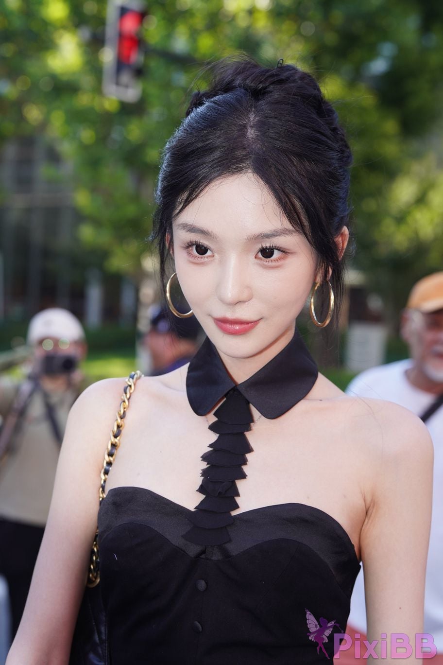 Featured Street Photography Works No.5379 Pretty girl in boots and shorts PixiBB.COM 009