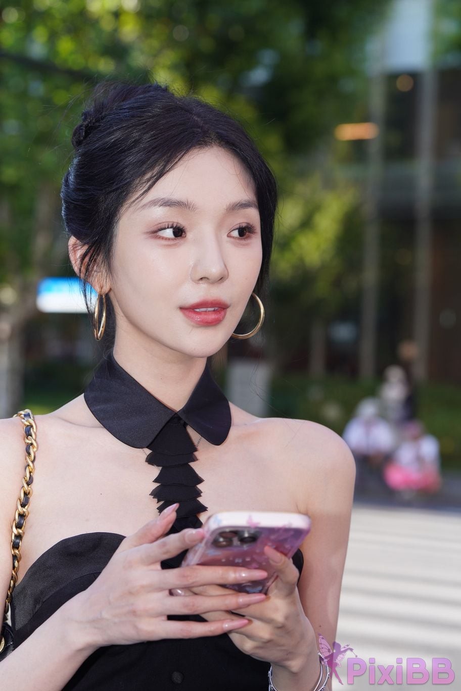 Featured Street Photography Works No.5379 Pretty girl in boots and shorts PixiBB.COM 014