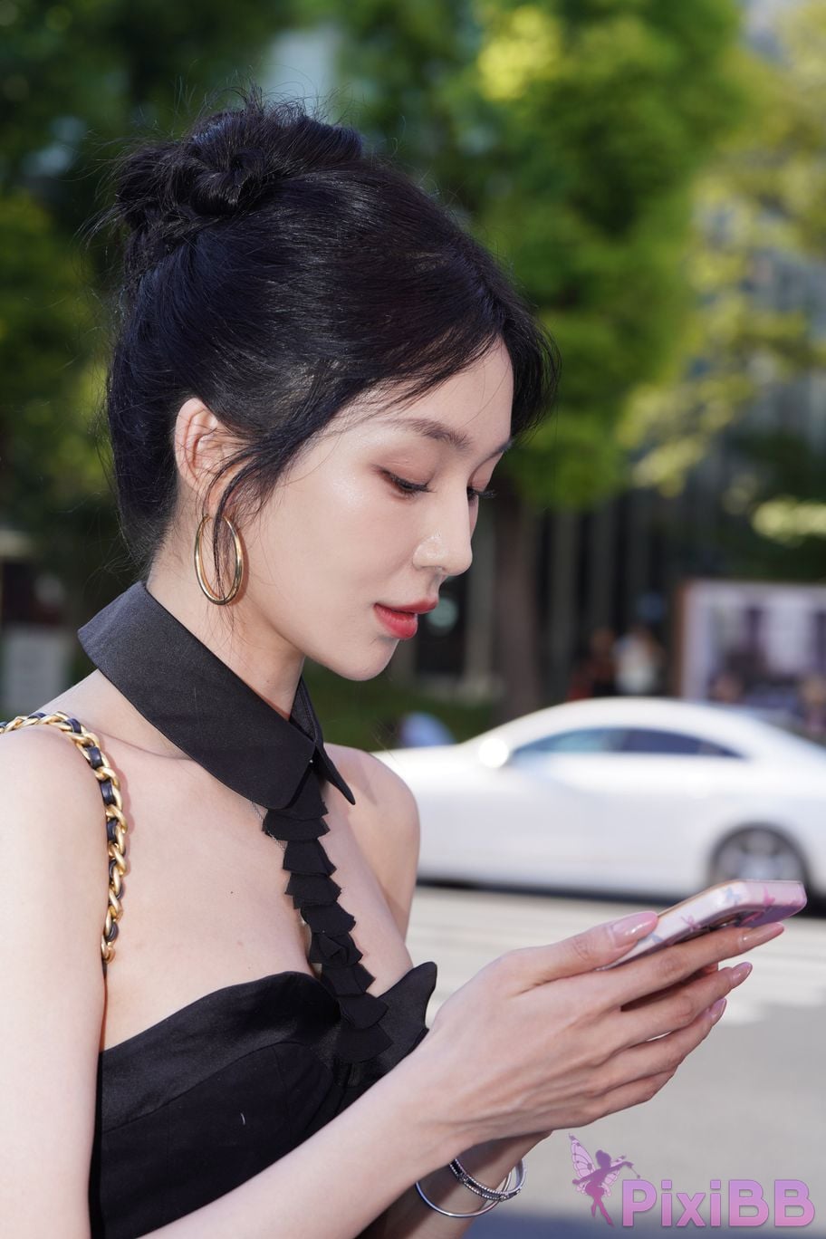 Featured Street Photography Works No.5379 Pretty girl in boots and shorts PixiBB.COM 015