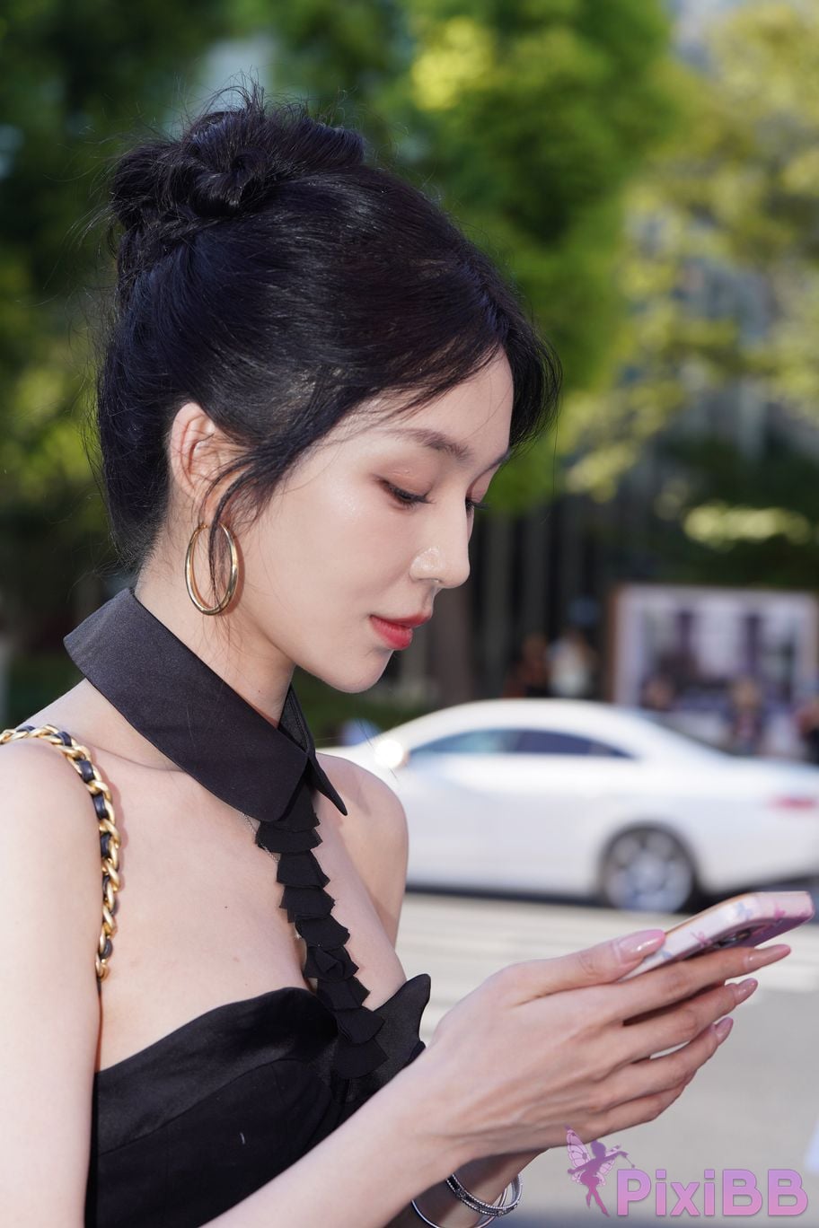 Featured Street Photography Works No.5379 Pretty girl in boots and shorts PixiBB.COM 016