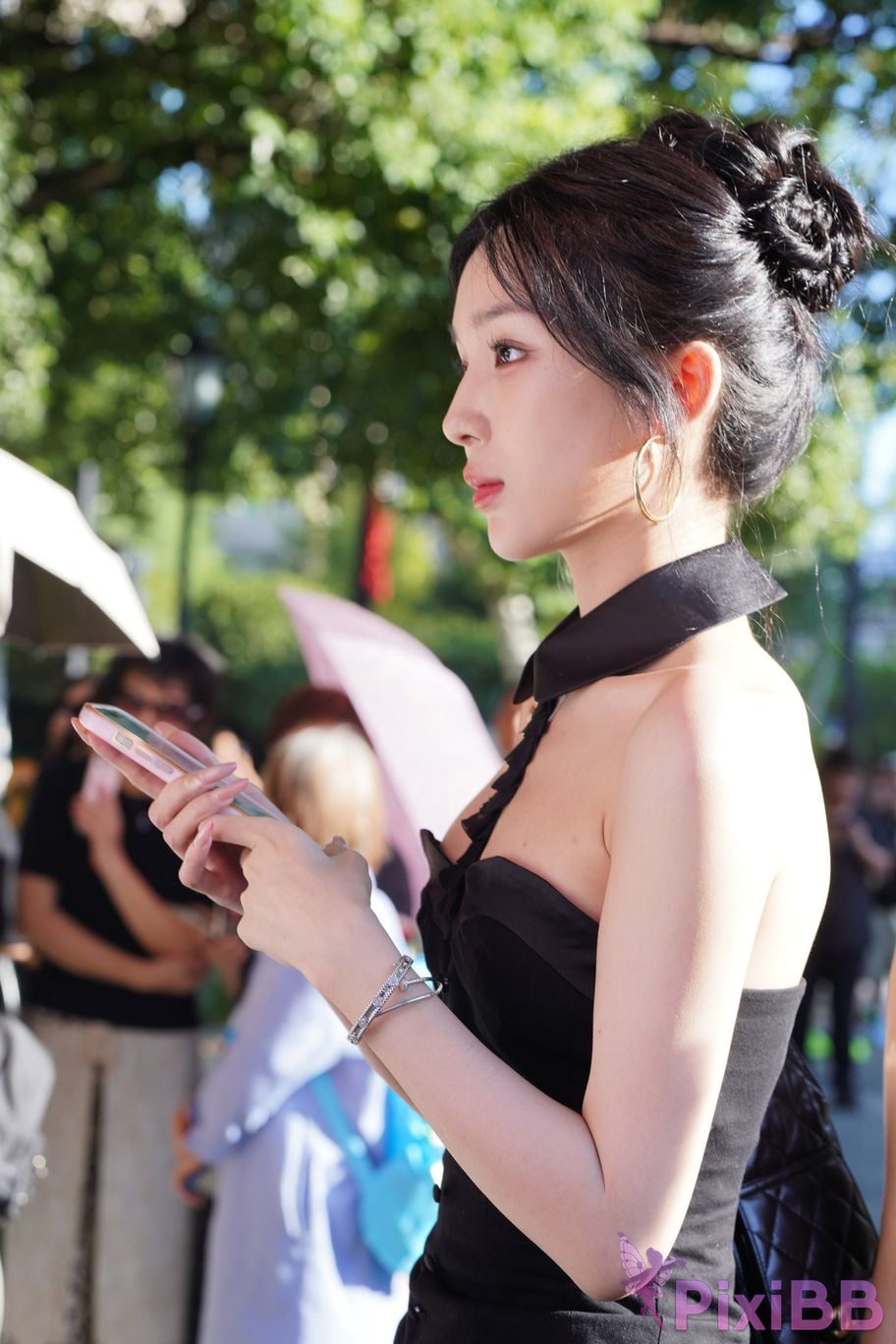 Featured Street Photography Works No.5379 Pretty girl in boots and shorts PixiBB.COM 019