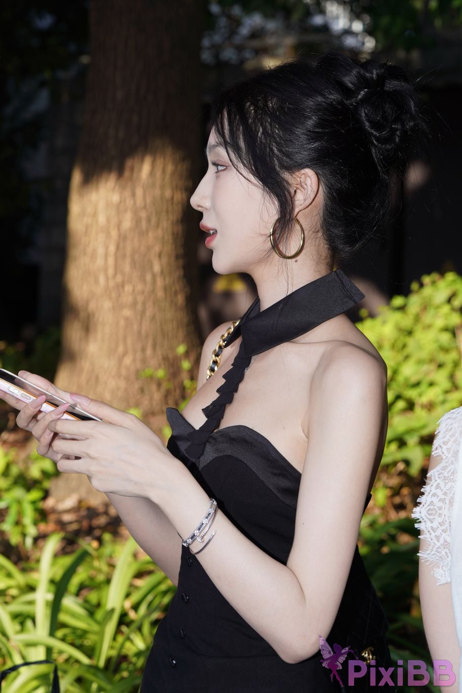 Featured Street Photography Works No.5379 Pretty girl in boots and shorts PixiBB.COM 041