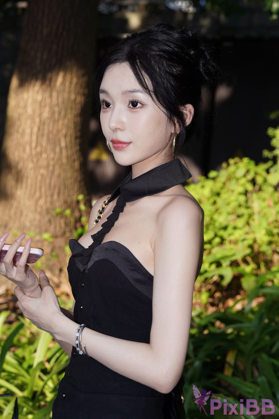 Featured Street Photography Works No.5379 Pretty girl in boots and shorts PixiBB.COM 047