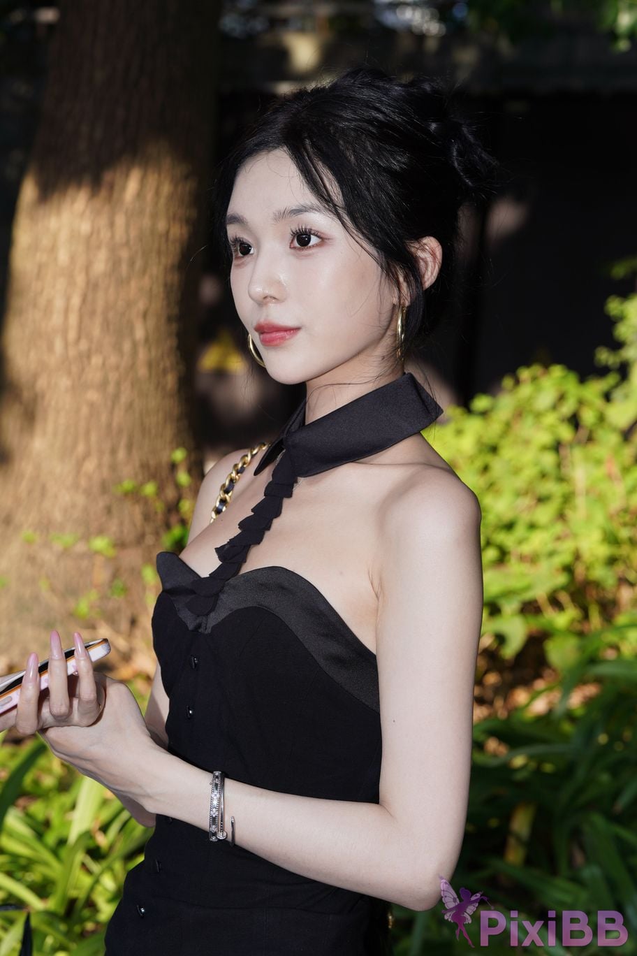 Featured Street Photography Works No.5379 Pretty girl in boots and shorts PixiBB.COM 048