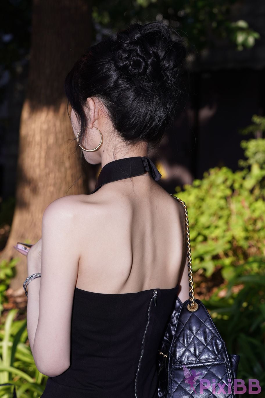 Featured Street Photography Works No.5379 Pretty girl in boots and shorts PixiBB.COM 057