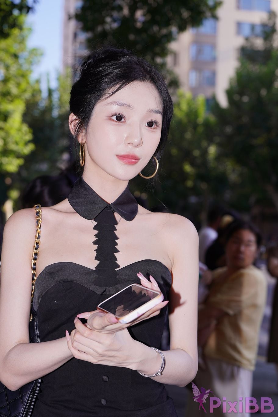 Featured Street Photography Works No.5379 Pretty girl in boots and shorts PixiBB.COM 059