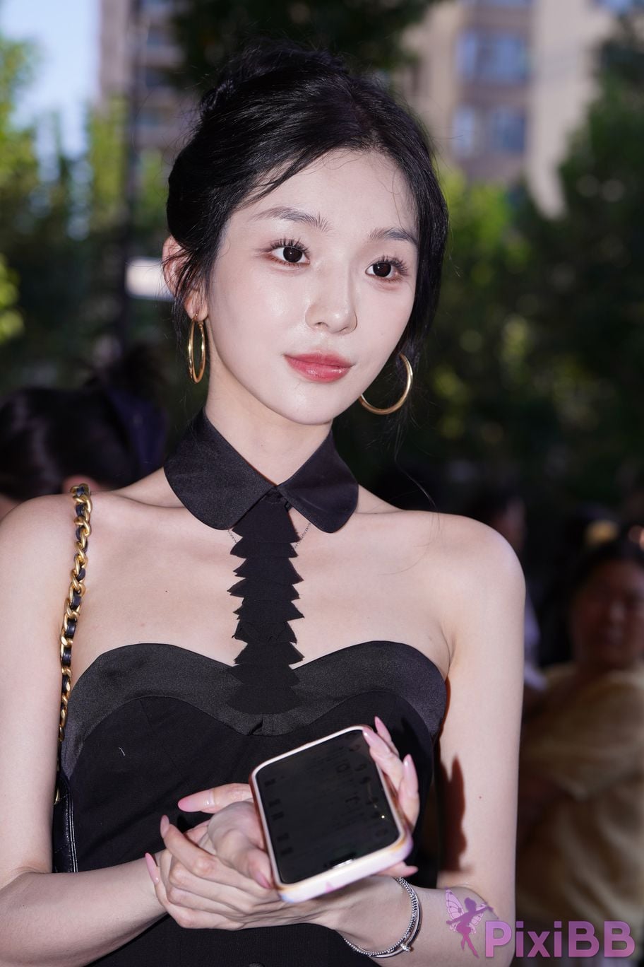 Featured Street Photography Works No.5379 Pretty girl in boots and shorts PixiBB.COM 060