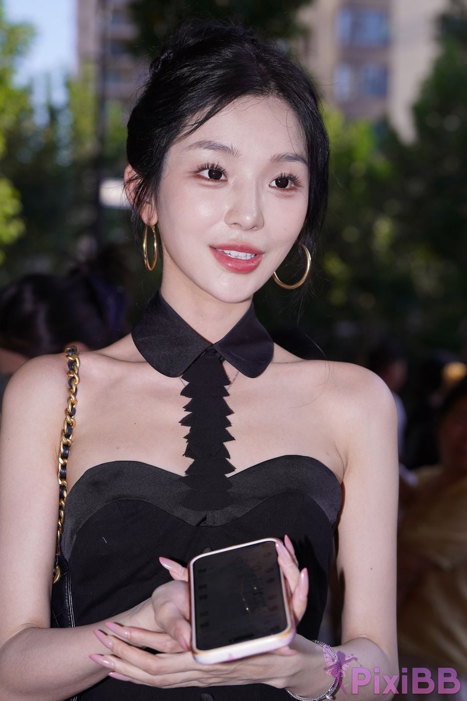 Featured Street Photography Works No.5379 Pretty girl in boots and shorts PixiBB.COM 061