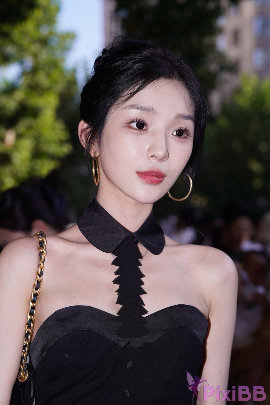 Featured Street Photography Works No.5379 Pretty girl in boots and shorts PixiBB.COM 065