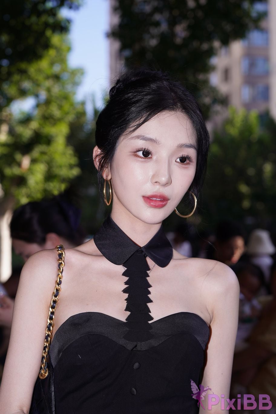 Featured Street Photography Works No.5379 Pretty girl in boots and shorts PixiBB.COM 066