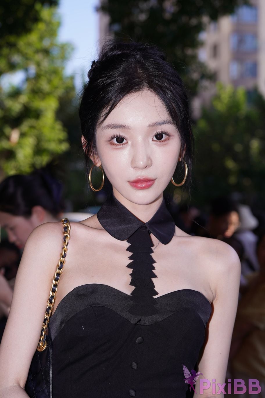 Featured Street Photography Works No.5379 Pretty girl in boots and shorts PixiBB.COM 067