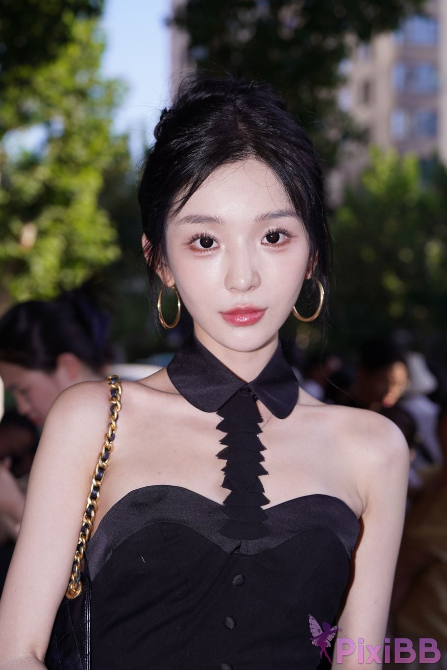 Featured Street Photography Works No.5379 Pretty girl in boots and shorts PixiBB.COM 068