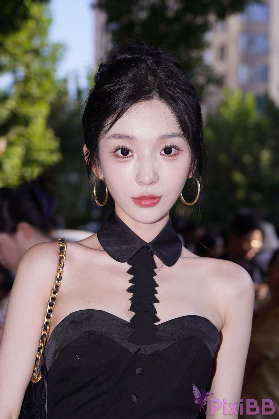 Featured Street Photography Works No.5379 Pretty girl in boots and shorts PixiBB.COM 069