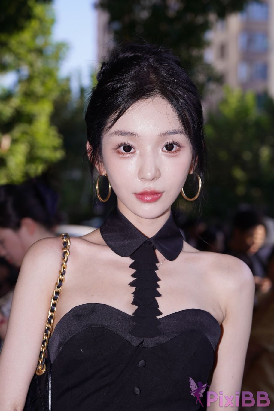 Featured Street Photography Works No.5379 Pretty girl in boots and shorts PixiBB.COM 070