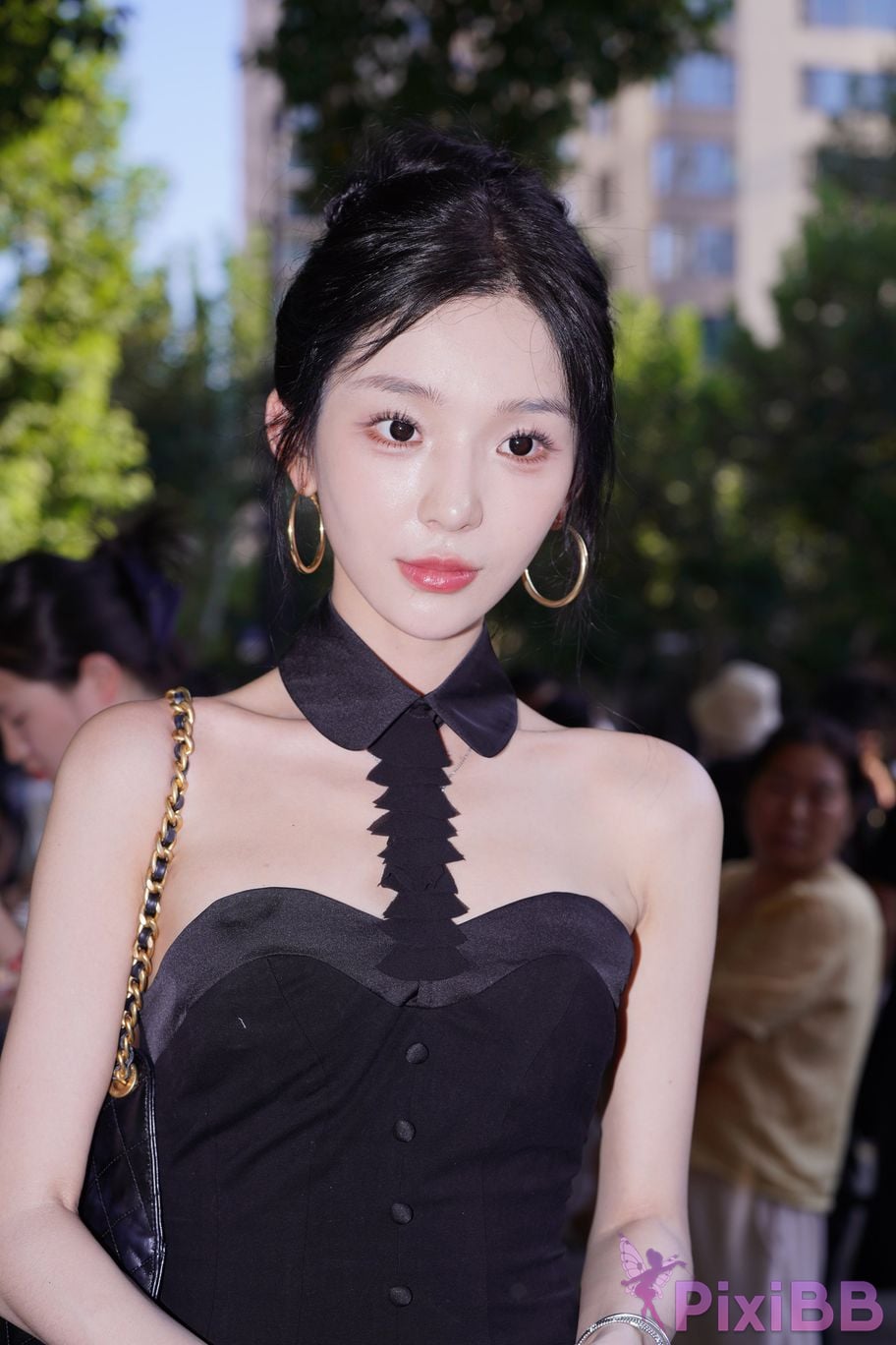 Featured Street Photography Works No.5379 Pretty girl in boots and shorts PixiBB.COM 073