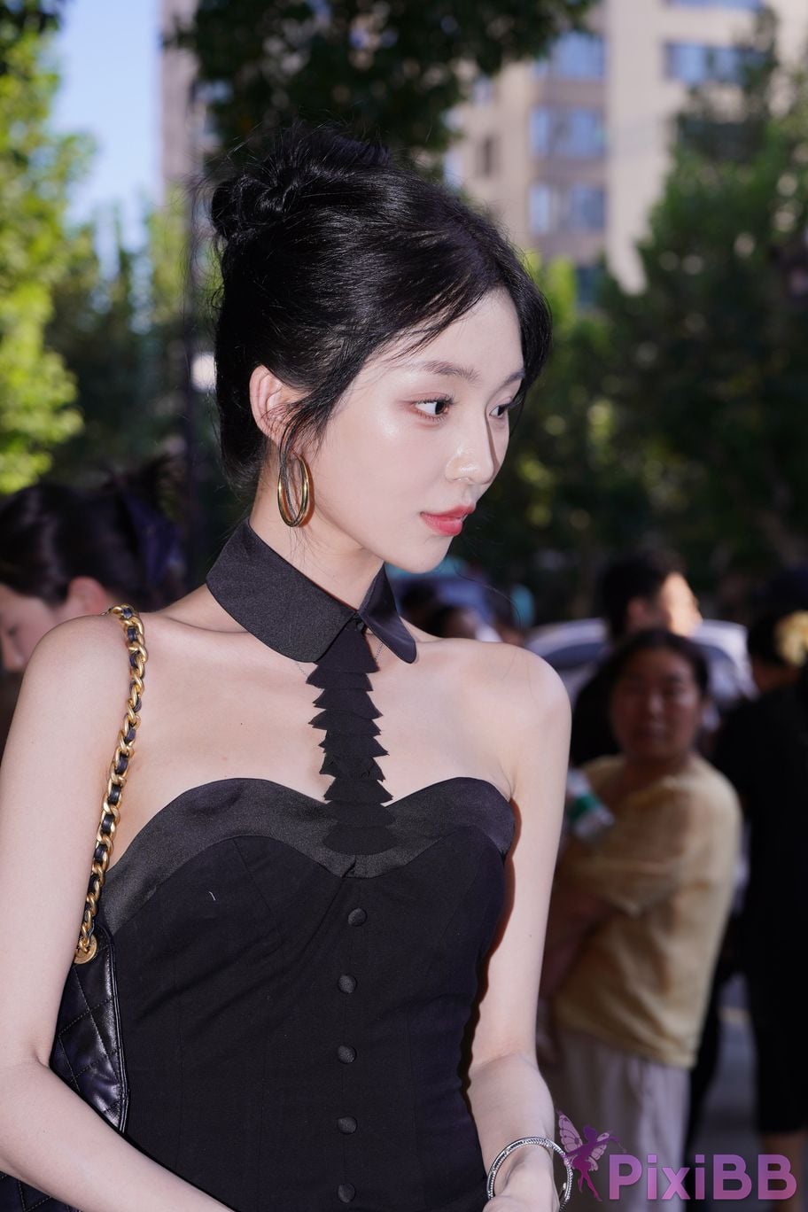 Featured Street Photography Works No.5379 Pretty girl in boots and shorts PixiBB.COM 077