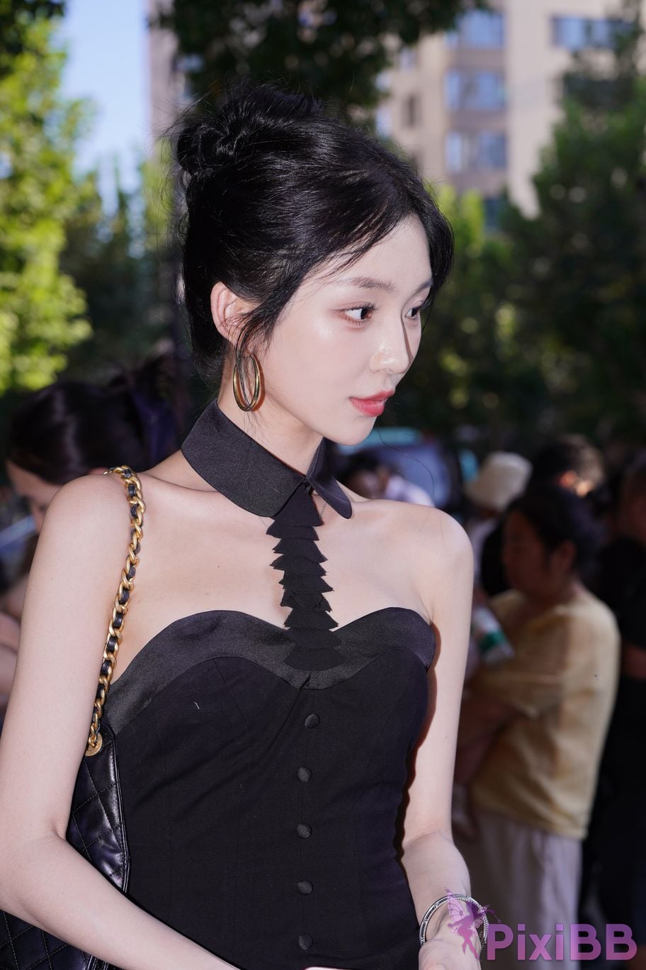 Featured Street Photography Works No.5379 Pretty girl in boots and shorts PixiBB.COM 078