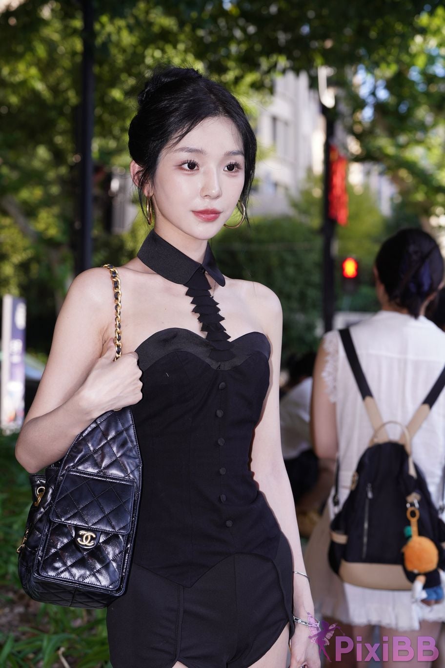 Featured Street Photography Works No.5379 Pretty girl in boots and shorts PixiBB.COM 101