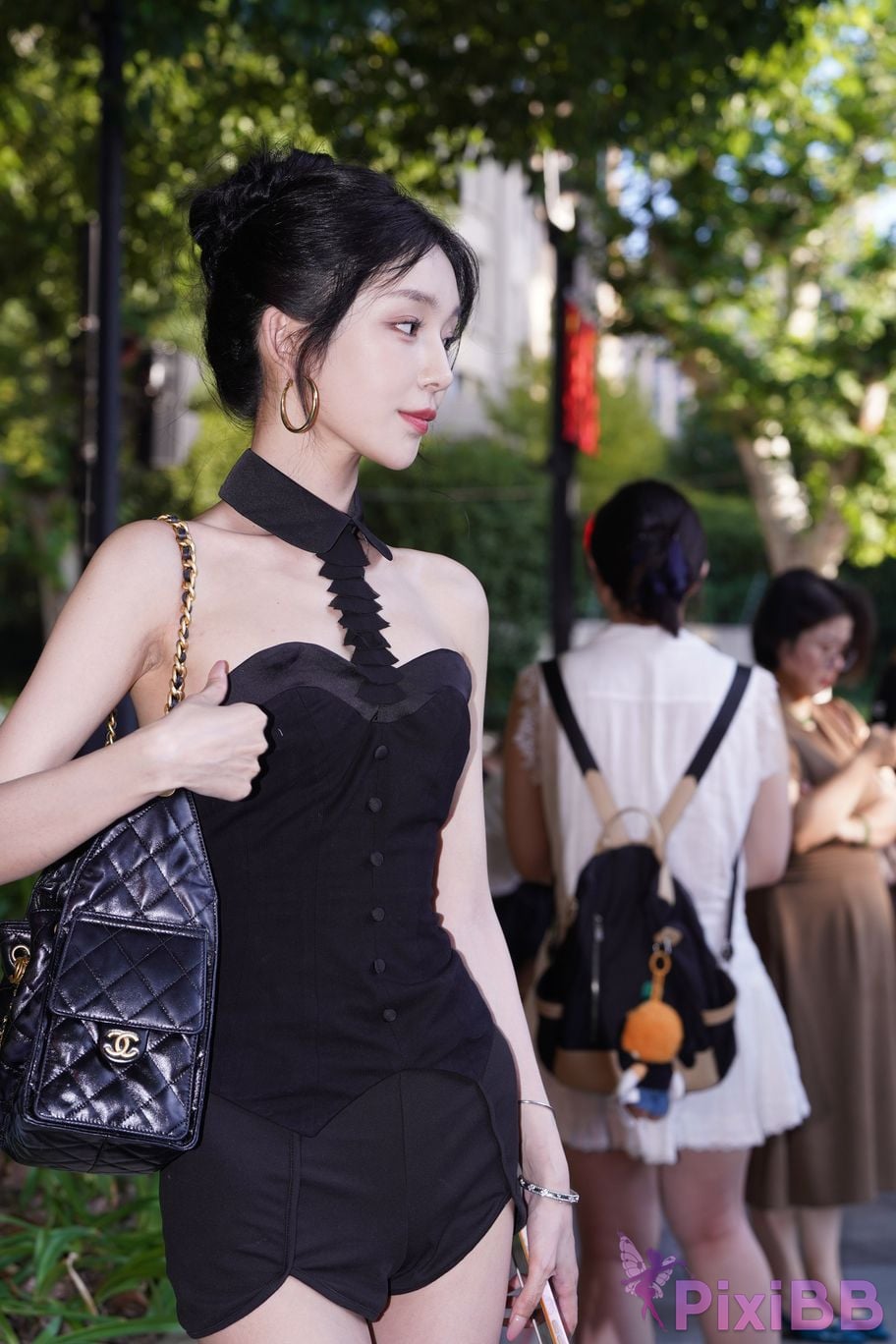 Featured Street Photography Works No.5379 Pretty girl in boots and shorts PixiBB.COM 102